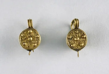 Scheibenohrringe, ca. 1. Jahrhundert (Gold)